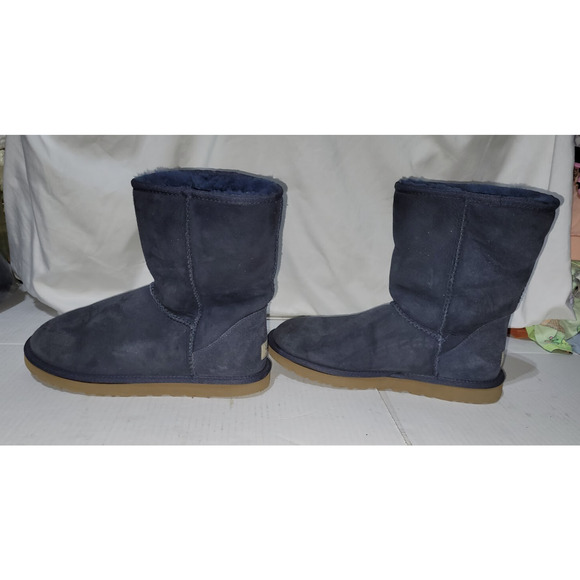 UGG CLASSIC SHORT II NAVY SUEDE SHEEPSKIN WOMEN'S BOOTS SIZE Us 9 - Picture 1 of 6